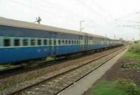 অল্পের জন্য বড় দুর্ঘ'টনা থেকে র'ক্ষা পেল রাজশাহীগামী একটি ট্রেন অল্পের জন্য বড় দুর্ঘ'টনা থেকে র'ক্ষা পেল রাজশাহীগামী একটি ট্রেন