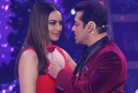 সোনাক্ষীর ঘরে জায়গা হলো সালমান খানের!