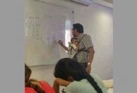 ভাইরাল হওয়া ছবির ওই শিক্ষক মেক্সিকোর, আর বাচ্চাটি তার ছাত্রীর