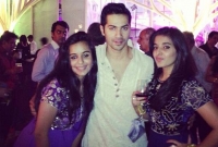 নায়কের প্রেমে পাগল হয়ে তরুণীর আত্মহত্যার হুমকি, পুলিশের দ্বারস্থ বরুণ ধাওয়ান