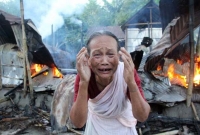 ৮ বাড়ি আগুনে পুড়ে ভস্মীভূত, পুলিশের গুলিতে নিহত ১ ৮ বাড়ি আগুনে পুড়ে ভস্মীভূত, পুলিশের গুলিতে নিহত ১