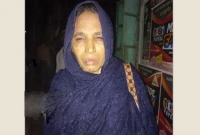 বিদেশ থেকে ফিরেই মাকে মারধর করে ঘরে তালা দিল ছেলে