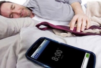 মাথার কাছে মোবাইল রেখে ঘুমান? এই মোবাইল আপানার মৃত্যুও ডেকে আনতে পারে