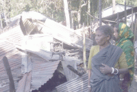 ‘মানুষজন আসি হামার ঘর পুড়ি দেলে কেনে ?’
