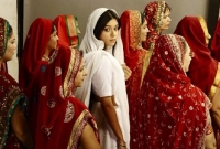 বিধবা বিয়ে করলেই পাবেন নগদ ২ লাখ টাকা!  বিধবা বিয়ে করলেই পাবেন নগদ ২ লাখ টাকা!