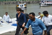 বলিউড বাদশা শাহরুখ খানকে হেনস্থা