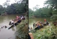 ৩০ জন যাত্রীসহ ডুবে গেল বাস, কাউকে উদ্ধার করা সম্ভব হয়নি!