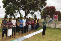 নামাজ ইমামের পেছনে পড়লে কী কোনো সূরা পড়তে হবে?