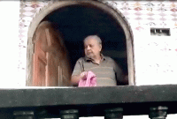 খাবার না দিয়েই বাবাকে ঘরে বন্দি রেখে সপরিবার ঘুরতে গেলেন ছেলে