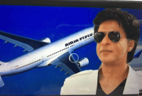 বিমানবন্দরে শাহরুখ খানের সঙ্গে ঘটে গেলো এই ঘটনা,  তোলপাড় সোশ্যাল মিডিয়ায়