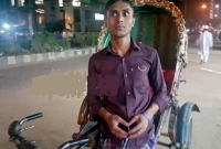  দিনে চাকরিজীবী রাতে রিকশাচালক প্রথম বর্ষের ছাত্র!