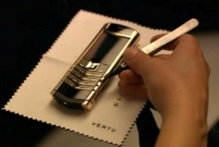 ঢাকায় ৩৫ লাখ টাকা দামের একটি মোবাইল ফোন জব্দ