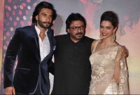 ‘দীপিকা ও বনশালীর মুণ্ডচ্ছেদ করতে পারলে ১০ কোটি রুপি’