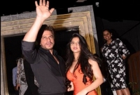 চমকে যাবেন শাহরুখ খানের মেয়ের পোশাকের দাম শুনলে!