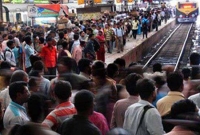 কলকাতায় রেল স্টেশনে আগুন জ্বালিয়ে তাণ্ডব কলকাতায় রেল স্টেশনে আগুন জ্বালিয়ে তাণ্ডব