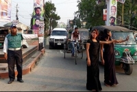  ট্রাফিকের ভূমিকায় হিজড়ারা