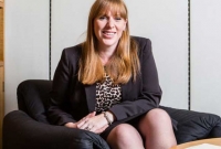 ৩৭ বছরেই দাদী হলেন ব্রিটিশ এমপি