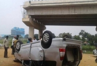  নির্মাণাধীন ফ্লাইওভার থেকে পড়ে গেল প্রাইভেটকার, নিহত ৩