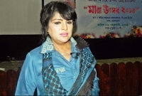 এবার ক্ষুব্ধ হয়ে নায়ক মান্নার স্ত্রী শেলী যা বললেন