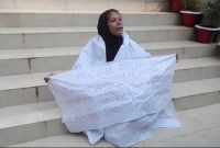 কাফনের কাপড় পরে ছেলে হত্যার বিচারের দাবীতে অনশনে মা