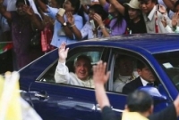 রোহিঙ্গা নির্যাতন নিয়ে পোপকে যা বললেন মিয়ানমারের সেনা প্রধান রোহিঙ্গা নির্যাতন নিয়ে পোপকে যা বললেন মিয়ানমারের সেনা প্রধান