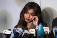 প্রযোজক হার্ভে আমাকে আয়নার সামনে দাঁড় করিয়ে জোরপূর্বক...