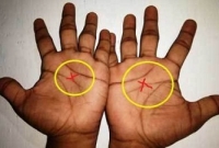 পৃথিবীতে মাত্র ৩% মানুষের হাতে আছে এই চিহ্ন, যদি থাকে…!