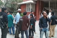 অপু বিশ্বাসের বাসার সামনে সাংবাদিকদের ভিড়, পাওয়া যাচ্ছে না অপুকে