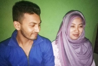 প্র্রেমের টানে প্রেমিকের বাড়ি পটুয়াখালীতে ইন্দোনেশিয়ান তরুণী