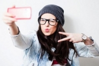 সেলফিতে সবাই ঠোঁট বাঁকা করেন কেন? জানলে চমকে যাবেন