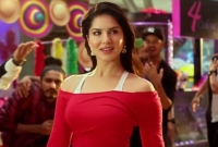 সানি লিওন পারফর্ম করলে গণআত্মহত্যার হুমকি!