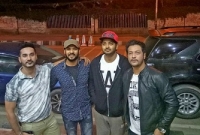 রাস্তায় দাঁড়িয়ে রাতের আড্ডাবাজিতে চার হিরো