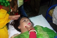 সাংসদের মেয়েকে ছুরিকাঘাত