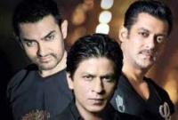আমির-সালমানকে হারিয়ে শীর্ষে শাহরুখ