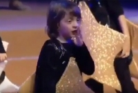 স্কুলে বাবার গানে আব্রামের নাচ এখন ভাইরাল