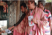 বাংলাদেশের ইতিহাসে এই প্রথম নির্বাচনে প্রার্থী হয়ে লড়ছেন এক হিজড়া  