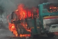   শাহবাগে হঠাৎ চলন্ত বাসে আগুন