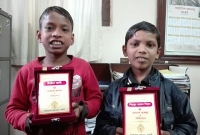 ট্রেন রক্ষাকারী দুই শিশুকে সংবর্ধনা