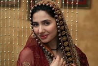 জন্মদিনে কার সঙ্গে কেক কাটলেন মাহিরা!