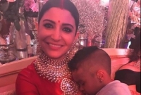  রিসেপশনের দিন অনুষ্কার কোলের এই শিশুটির আসল পরিচয় কী জানেন?