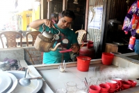 চা বিক্রি করে মাসে মতির আয় ৩ লাখ টাকা