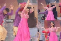 নেচে গেয়ে মঞ্চ মাতালেন নায়িকা পূর্ণিমা