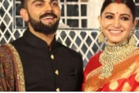  অনুষ্কার এই 'সোনা'র শাড়ির দাম ৫ লাখেরও বেশি!