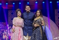 বুবলি আর মেহজাবিনের সাথে মঞ্চ মাতালেন শুভ! ভক্তদের আক্ষেপ