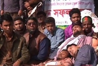 টানা তৃতীয় দিনের মতো শিক্ষকদের আমরণ অনশন