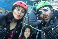 স্ত্রী ও কন্যার সাথে বড়দিনের আনন্দে মেতে উঠেছেন জিৎ