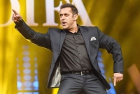 সালমান খান; যে তারার আলো এখনও একটুও কমেনি