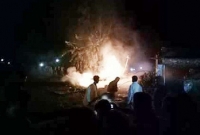 বিধ্বস্তের সাথে সাথে বিমানে আগুন, চারজনকে অক্ষত উদ্ধার বিধ্বস্তের সাথে সাথে বিমানে আগুন, চারজনকে অক্ষত উদ্ধার