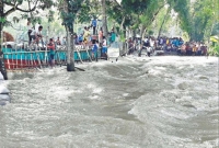 স্ত্রীকে খালে ডুবিয়ে মারতে গিয়ে তীব্র স্রোতে ভেসে গেলেন স্বামী আর বিস্ময়কারভাবে বেঁচে গেছেন স্ত্রী!