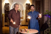 বাবা ছেলের সম্পর্কে শীতলতা কাটাতে প্রসেনজিৎ যা করেছেন